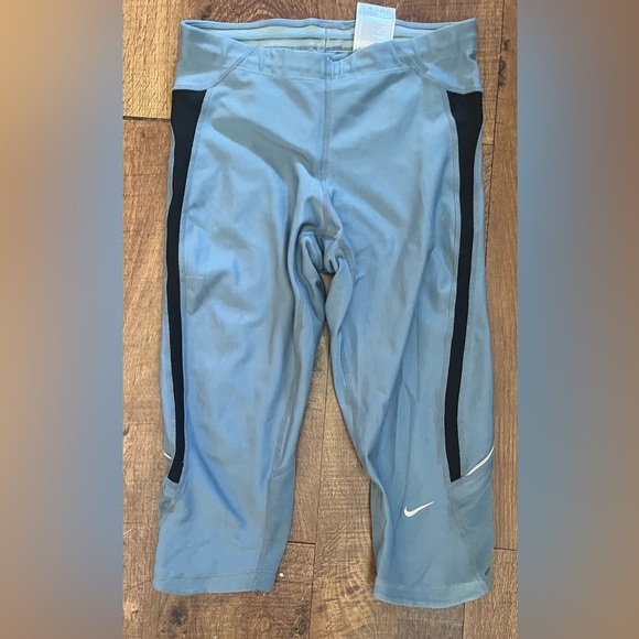 Nike fit dry Womens crop pants/bike shorts 2 pairs Sz small 4/6 FitDry - Picture 2 of 11